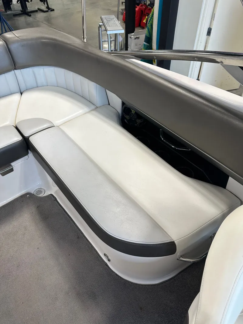 Slide: The Image of Regal 2300 Bowrider 2010 - 16