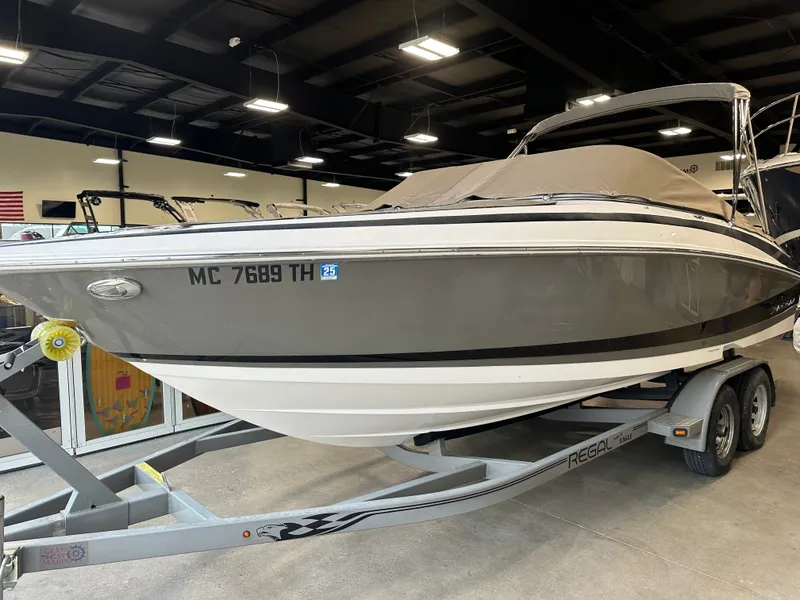 Slide: The Image of Regal 2300 Bowrider 2010 - 3