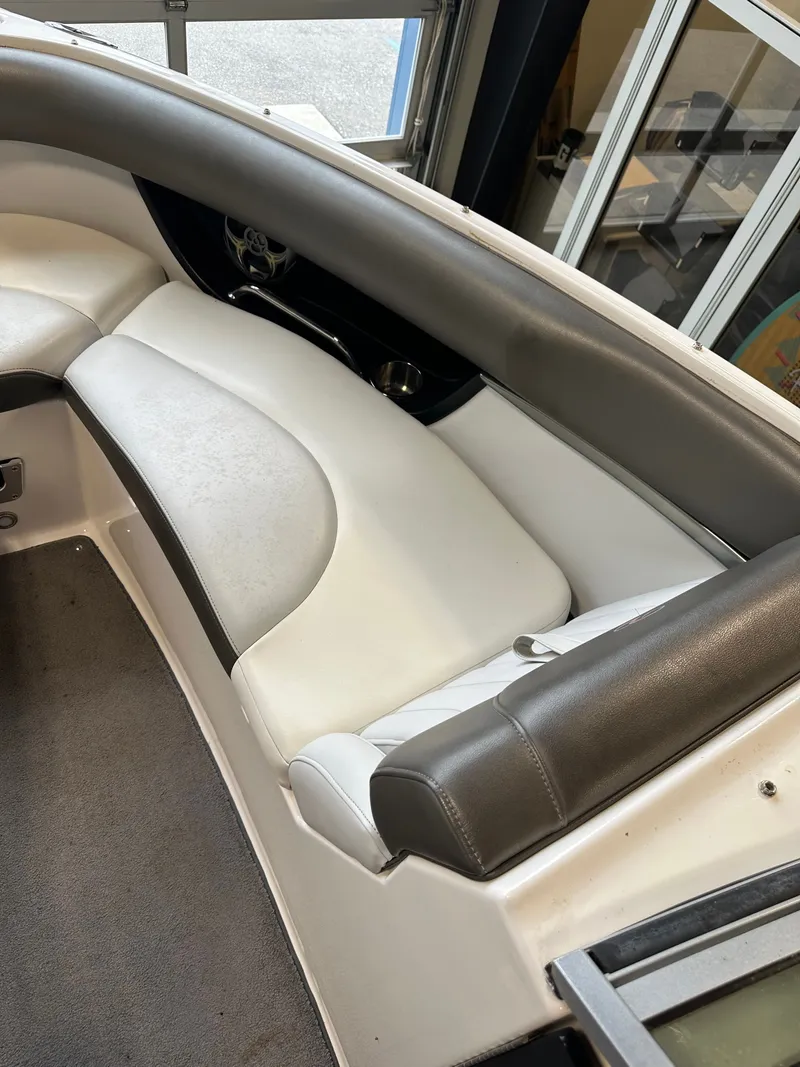 Slide: The Image of Regal 2300 Bowrider 2010 - 6