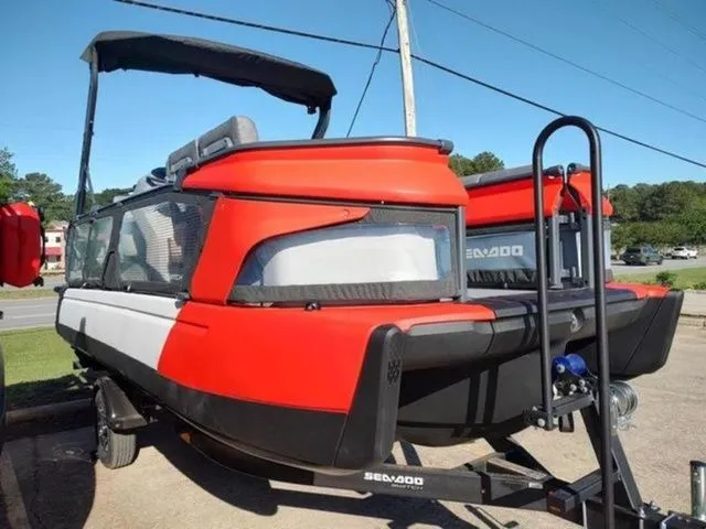 Slide: The Image of Sea-Doo Switch Cruise 21 2025 - 3