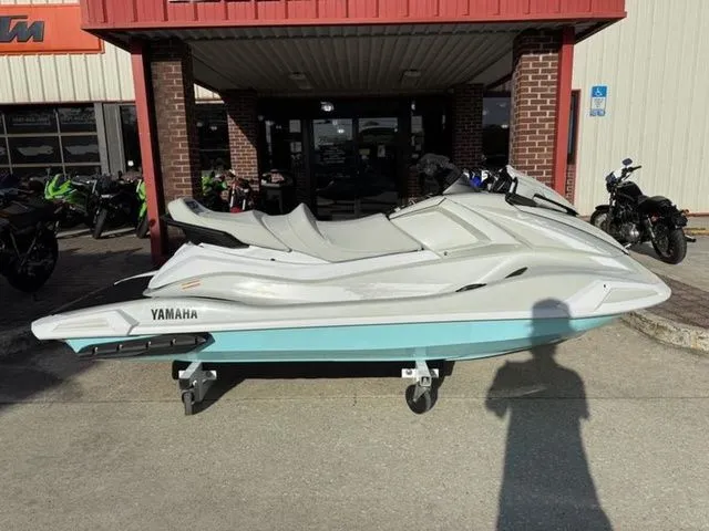 Slide: The Image of Yamaha VX1900B-BB 2025 - 1