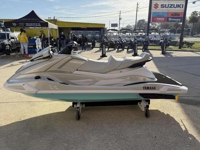 Slide: The Image of Yamaha VX1900B-BB 2025 - 5