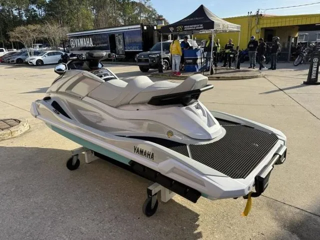 Slide: The Image of Yamaha VX1900B-BB 2025 - 6