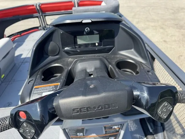 Slide: The Image of Sea-Doo Switch 19 2025 - 10