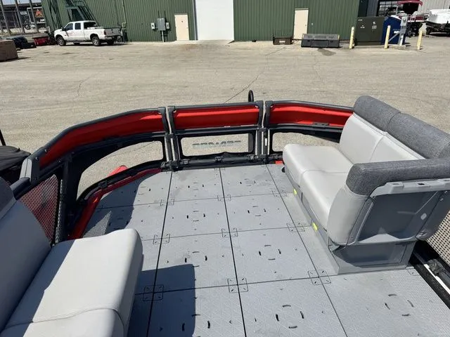 Slide: The Image of Sea-Doo Switch 19 2025 - 11