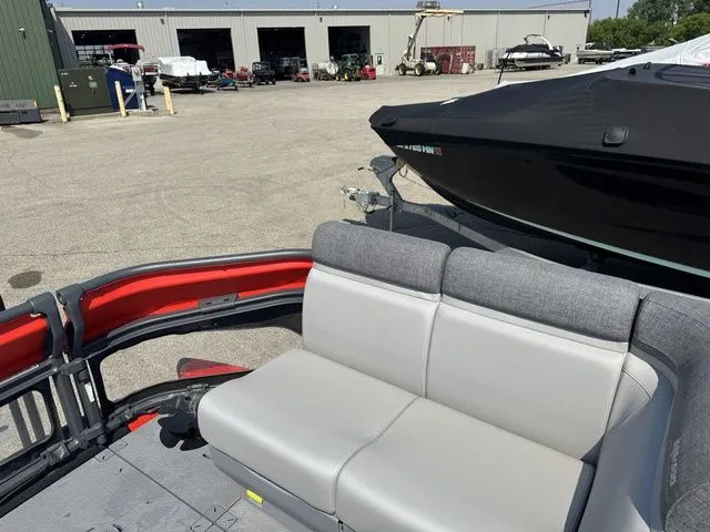 Slide: The Image of Sea-Doo Switch 19 2025 - 12