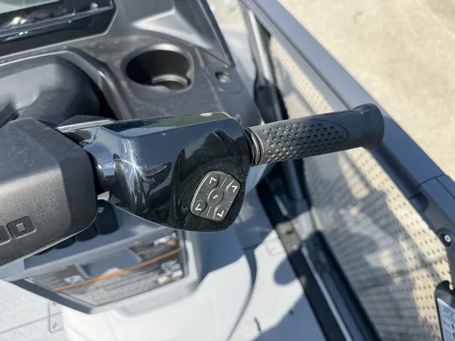 Slide: The Image of Sea-Doo Switch 19 2025 - 9