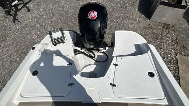 Slide: The Image of Tahoe 185 S 2025 - 10