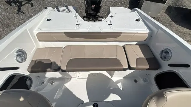 Slide: The Image of Tahoe 185 S 2025 - 11