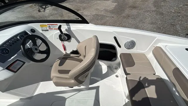 Slide: The Image of Tahoe 185 S 2025 - 12