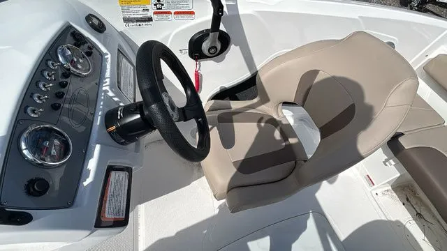 Slide: The Image of Tahoe 185 S 2025 - 16