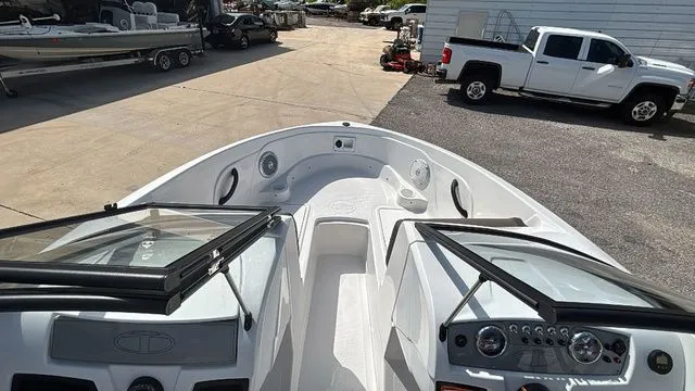 Slide: The Image of Tahoe 185 S 2025 - 18