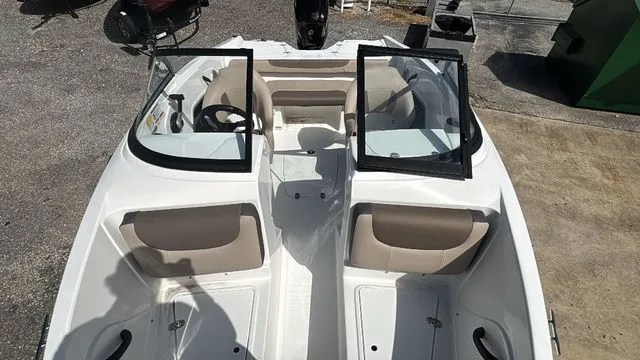 Slide: The Image of Tahoe 185 S 2025 - 19