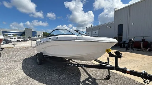Slide: The Image of Tahoe 185 S 2025 - 4