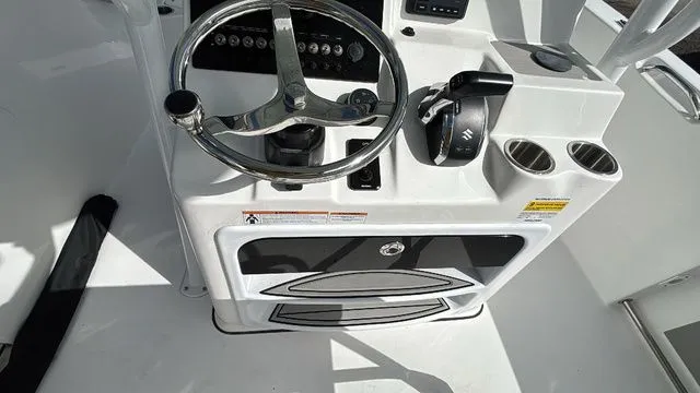 Slide: The Image of Sea Pro 222 Center Console 2025 - 18