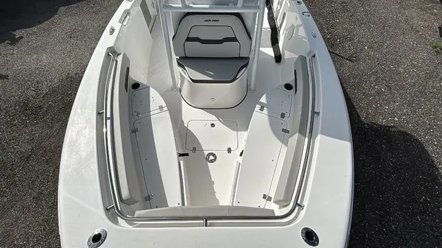 Slide: The Image of Sea Pro 222 Center Console 2025 - 21