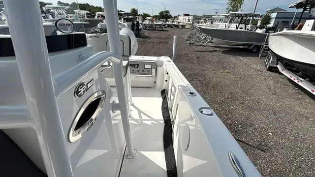 Slide: The Image of Sea Pro 222 Center Console 2025 - 27