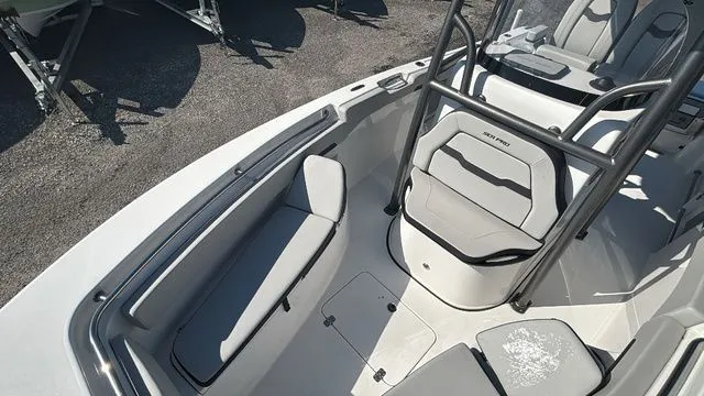 Slide: The Image of Sea Pro 222 Center Console 2025 - 16