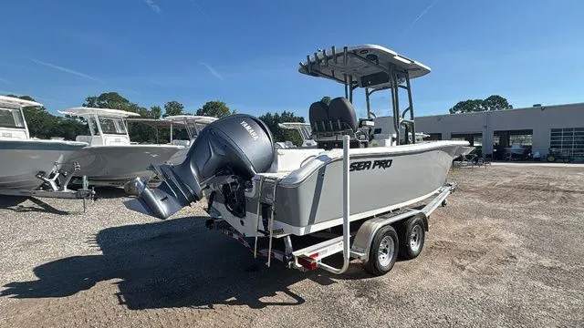 Slide: The Image of Sea Pro 222 Center Console 2025 - 6