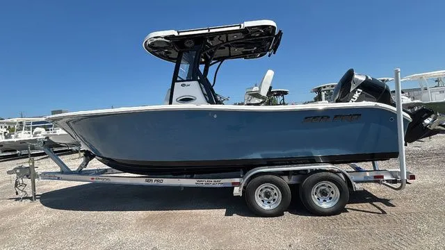 Slide: The Image of Sea Pro 242 CC 2025 - 12