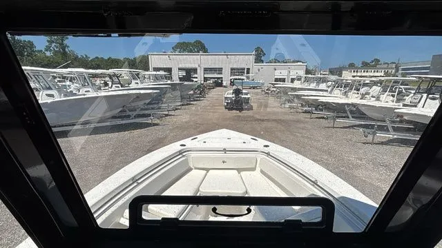 Slide: The Image of Sea Pro 242 CC 2025 - 22