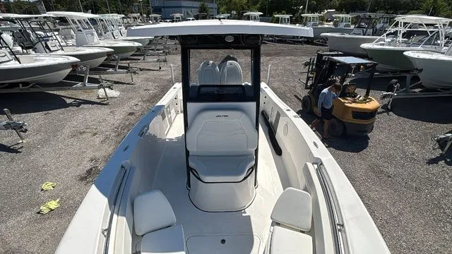 Slide: The Image of Sea Pro 242 CC 2025 - 27