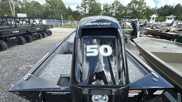 Slide: The Image of Tracker Pro 170 2025 - 4