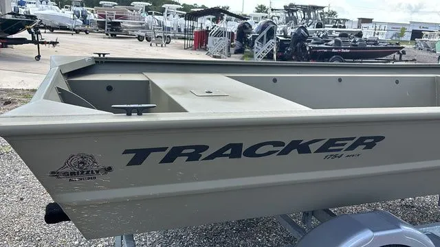 Slide: The Image of Tracker 1754 JON 2025 - 10