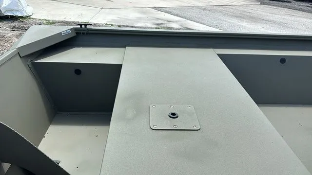 Slide: The Image of Tracker 1754 JON 2025 - 15