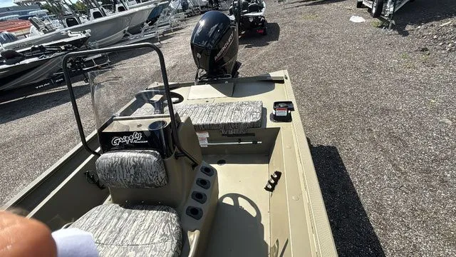 Slide: The Image of Tracker grizzly 1860cc 2026 - 19