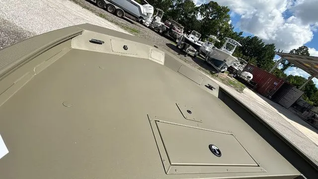 Slide: The Image of Tracker grizzly 1860cc 2026 - 8