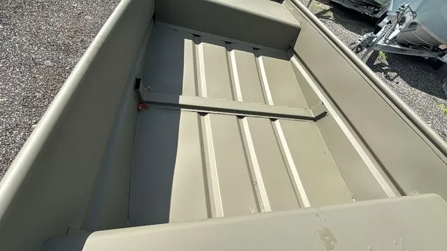 Slide: The Image of Tracker 1542 JON 2026 - 12