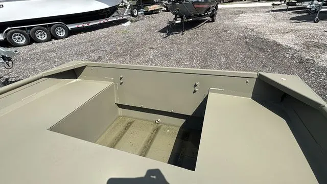 Slide: The Image of Tracker 1542 JON 2026 - 14