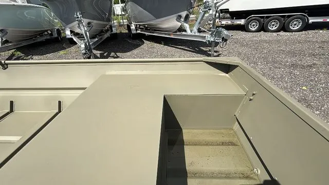 Slide: The Image of Tracker 1542 JON 2026 - 8