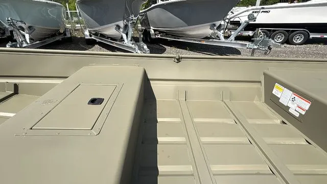 Slide: The Image of Tracker 1542 JON 2026 - 9