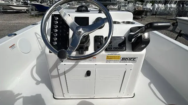 Slide: The Image of Sea Pro 172 Bay 2025 - 11