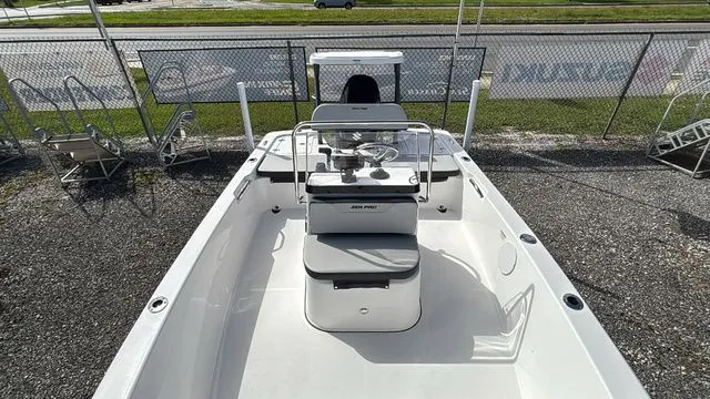 Slide: The Image of Sea Pro 172 Bay 2025 - 13