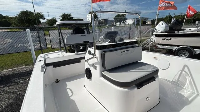 Slide: The Image of Sea Pro 172 Bay 2025 - 15