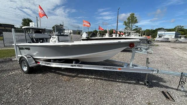 Slide: The Image of Sea Pro 172 Bay 2025 - 4