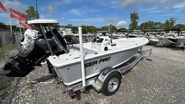 Slide: The Image of Sea Pro 172 Bay 2025 - 6