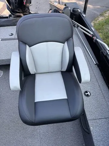 Slide: The Image of Alumacraft Competitor 205 Sport 2023 - 10