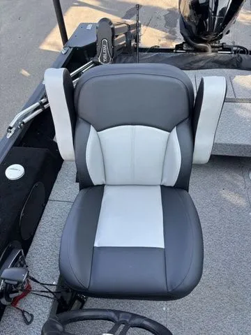 Slide: The Image of Alumacraft Competitor 205 Sport 2023 - 11