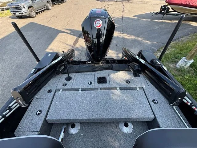 Slide: The Image of Alumacraft Competitor 205 Sport 2023 - 14