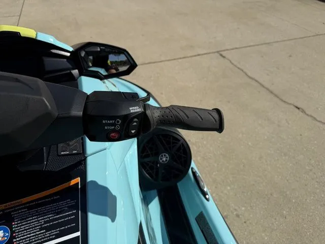 Slide: The Image of Yamaha VX Limited HO 2025 - 16