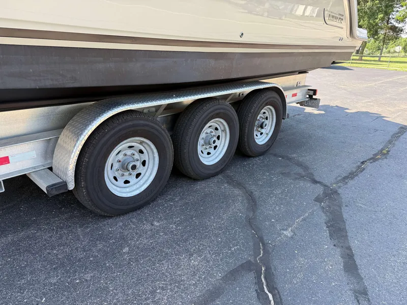 Slide: The Image of Boston Whaler 320 Vantage 2017 - 50