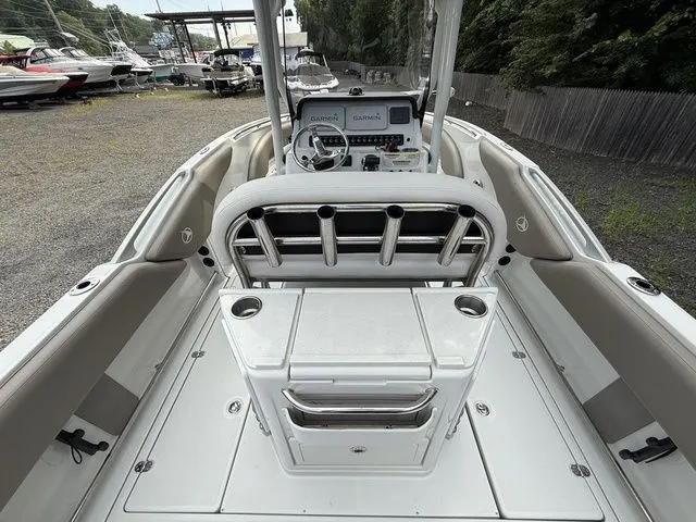 Slide: The Image of Finseeker 230FS 2022 - 10