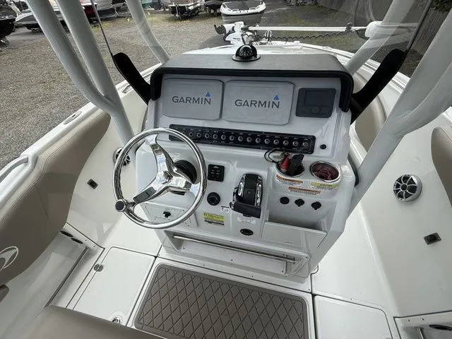 Slide: The Image of Finseeker 230FS 2022 - 11