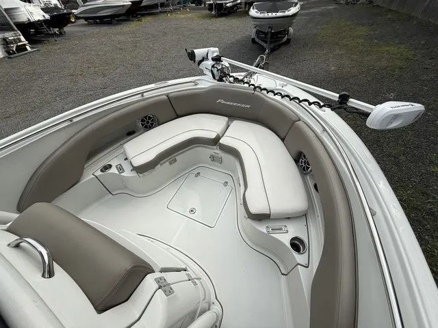 Slide: The Image of Finseeker 230FS 2022 - 12