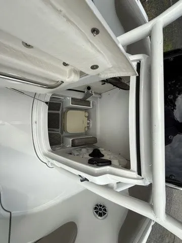 Slide: The Image of Finseeker 230FS 2022 - 13