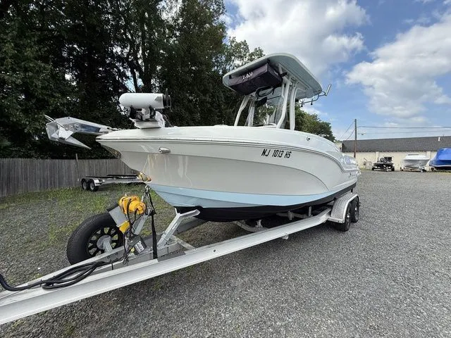 Slide: The Image of Finseeker 230FS 2022 - 4